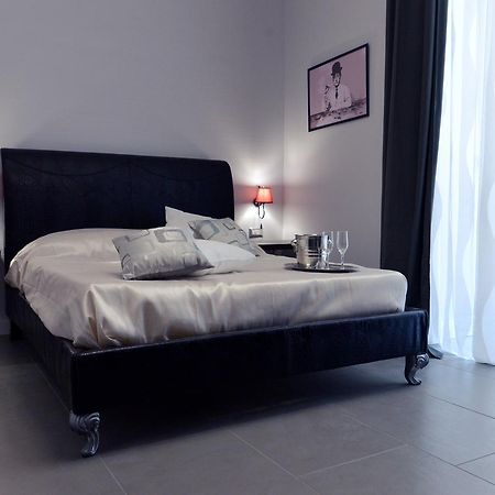 Bed and Breakfast Chiaia Roof Neapel Exterior foto