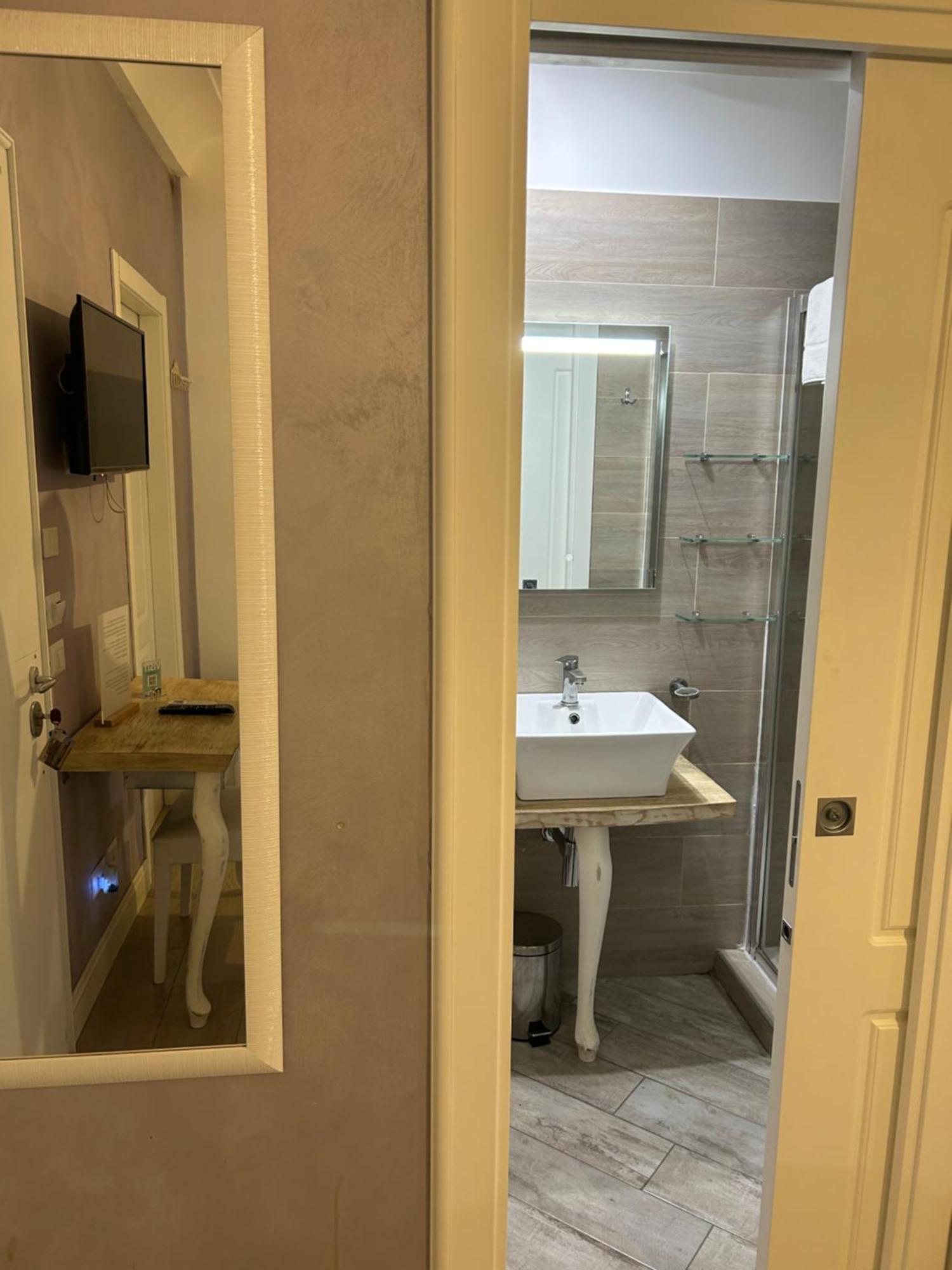 Bed and Breakfast Chiaia Roof Neapel Zimmer foto