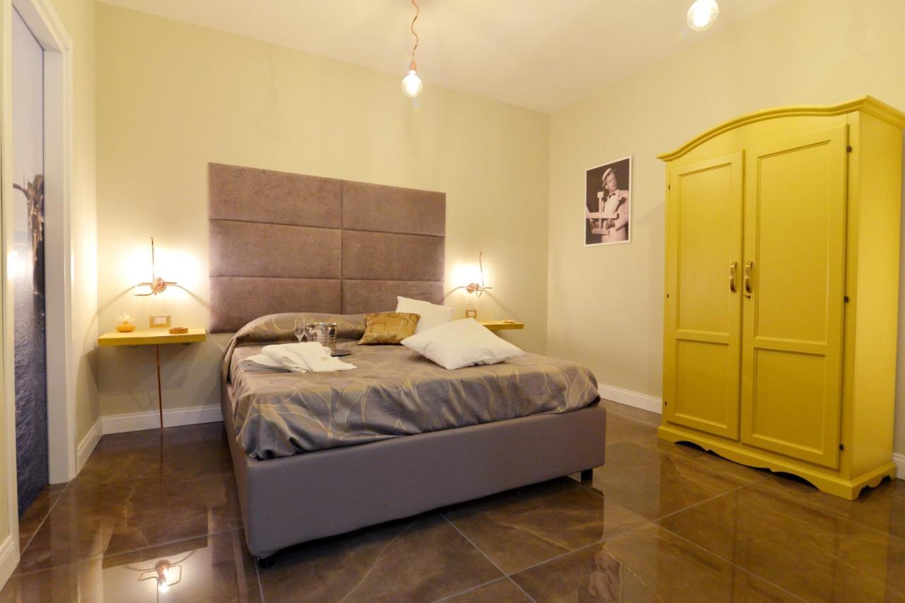 Bed and Breakfast Chiaia Roof Neapel Exterior foto